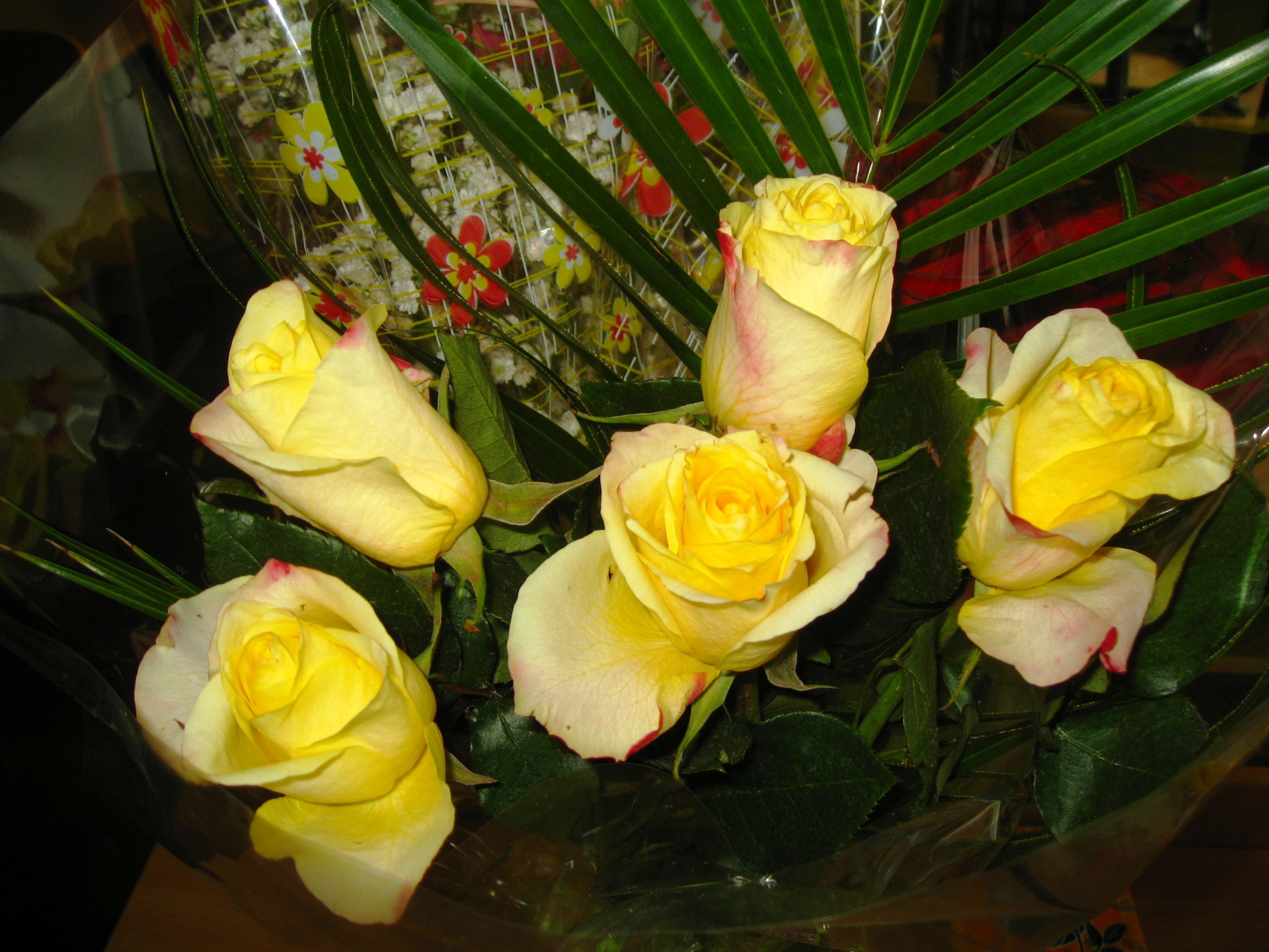 Blumenstrauß mit Rosen