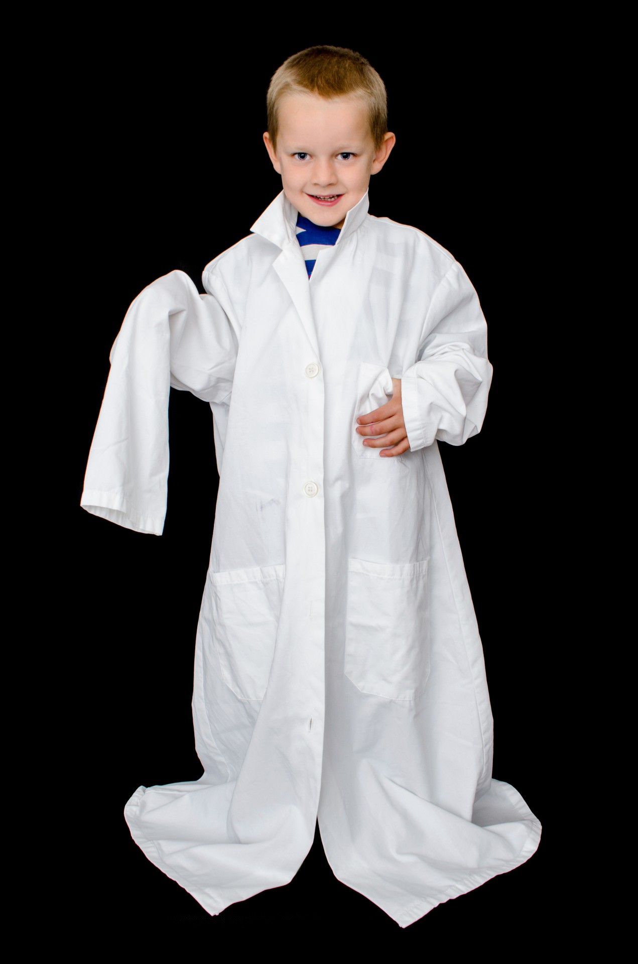 Kind im weißen Arzt Mantel