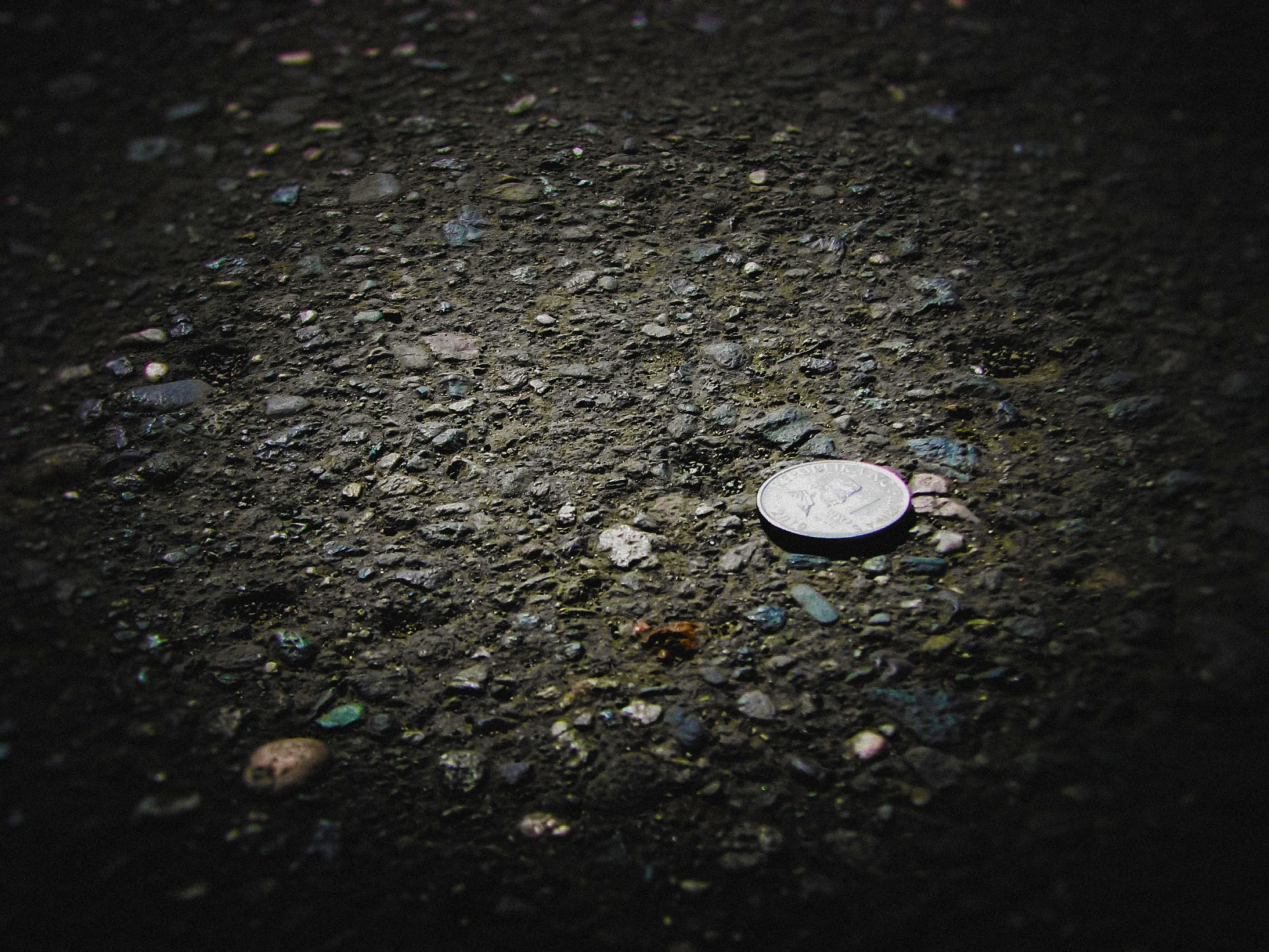 Монета на улице