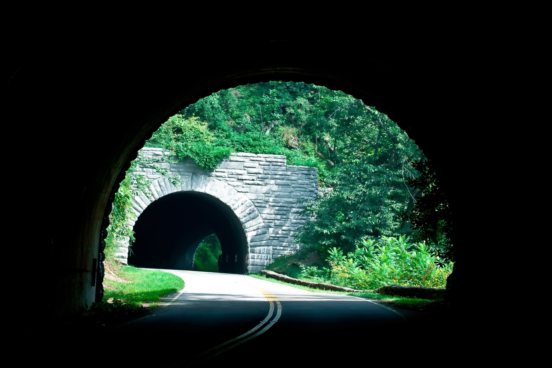 Двухместный тоннель на Blue Ridge Parkwa