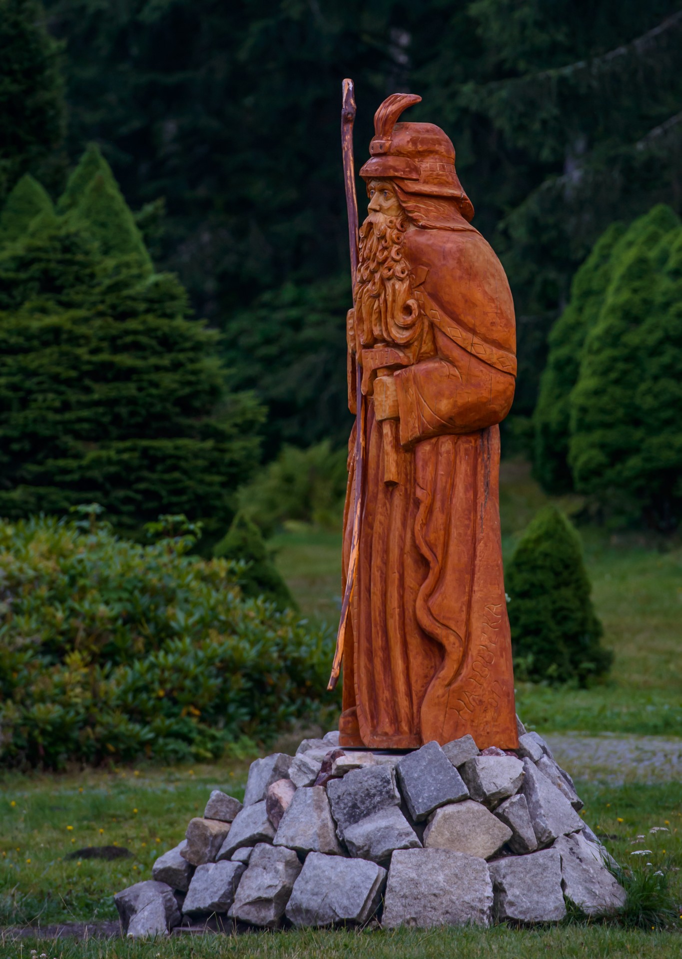Деревянная статуя