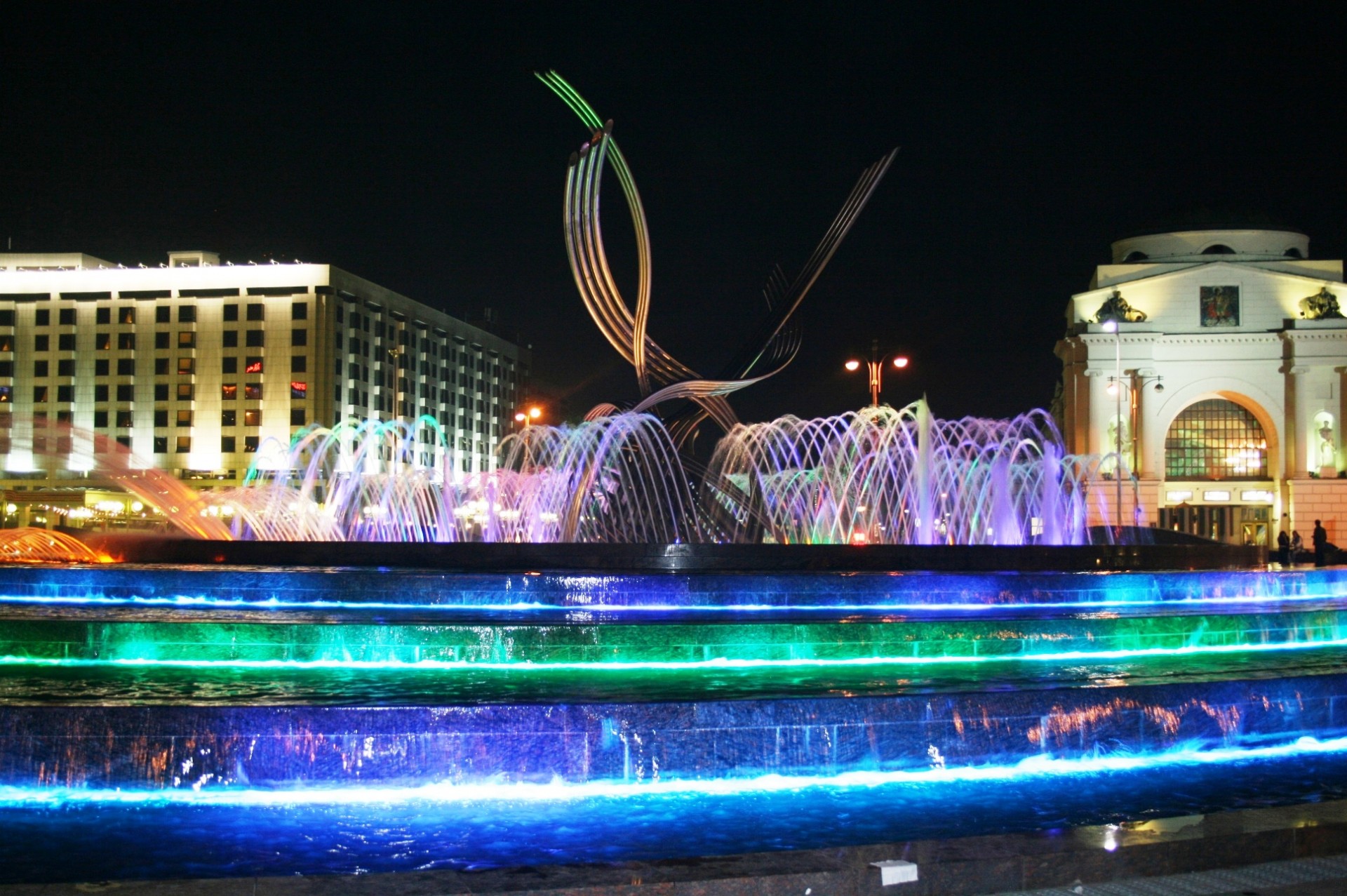 фонтан ночью, Москва