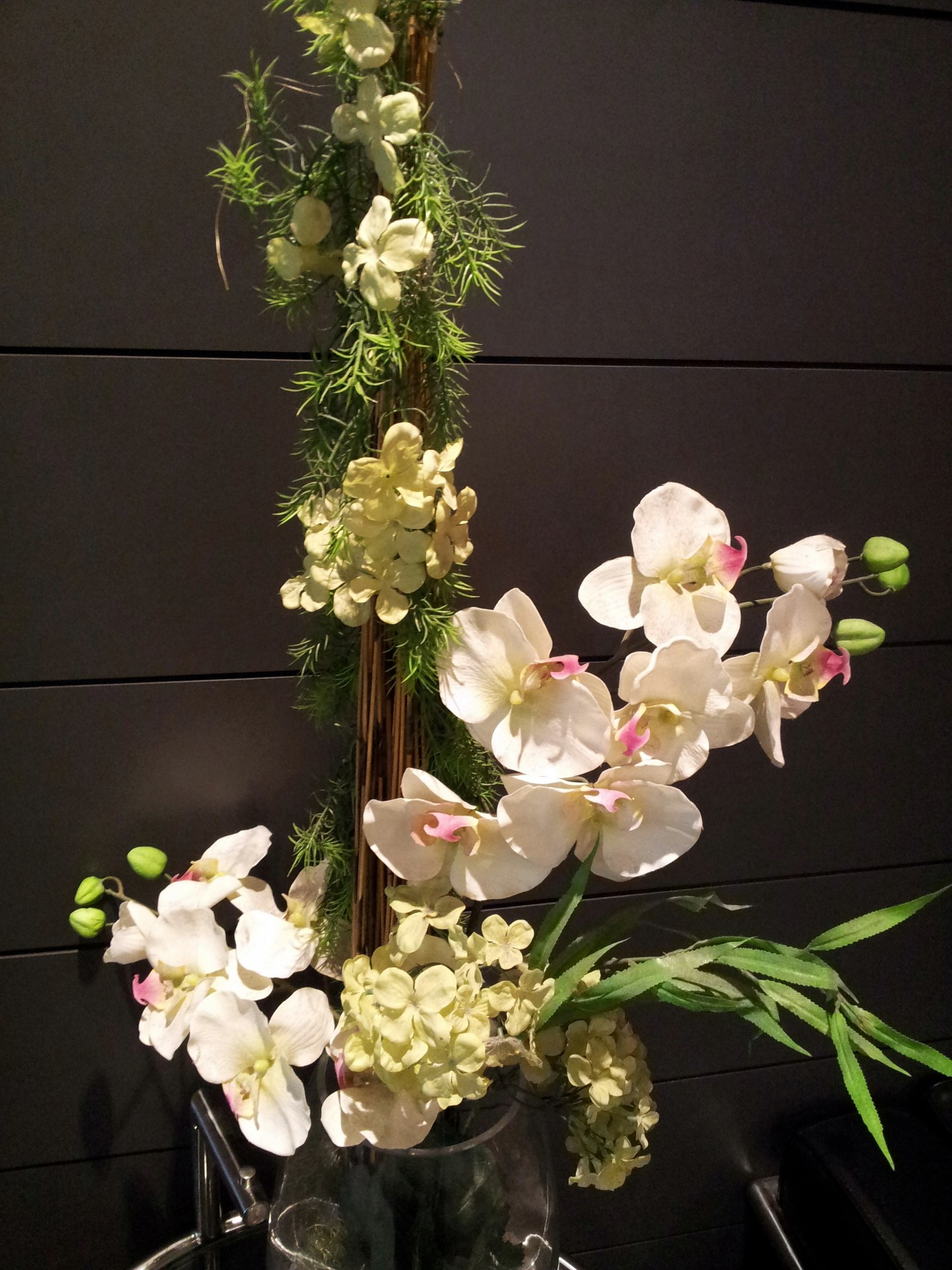 цветок орхидеи поддельные