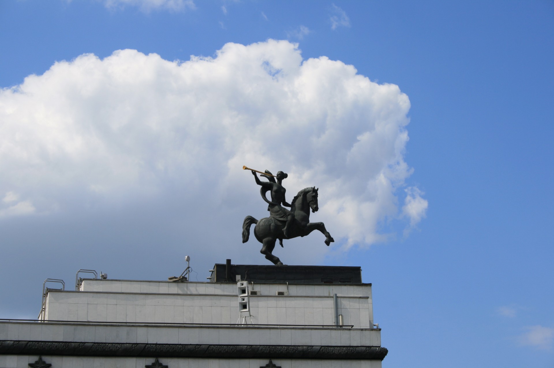 Статуя, изображающая победу, Москва