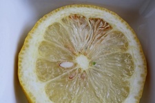 Romlott terület egy érett citrom belsejé