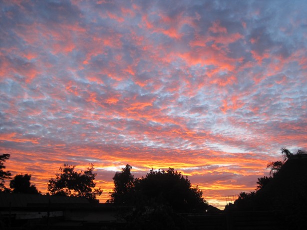 筋状のオレンジ色の夕焼け雲 無料画像 Public Domain Pictures