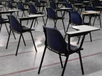Empty Salón examen