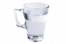 Taza de cristal con agua