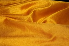 Pânză de mătase de aur