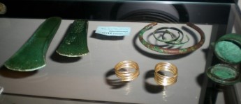 Jade i złote akcesoria viking