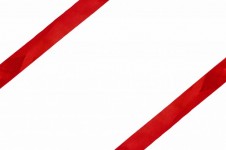 Arco de la cinta roja sobre fondo blanco