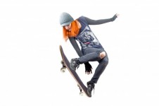 滑板跳跃的女人