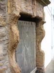 Puerta de madera resistida