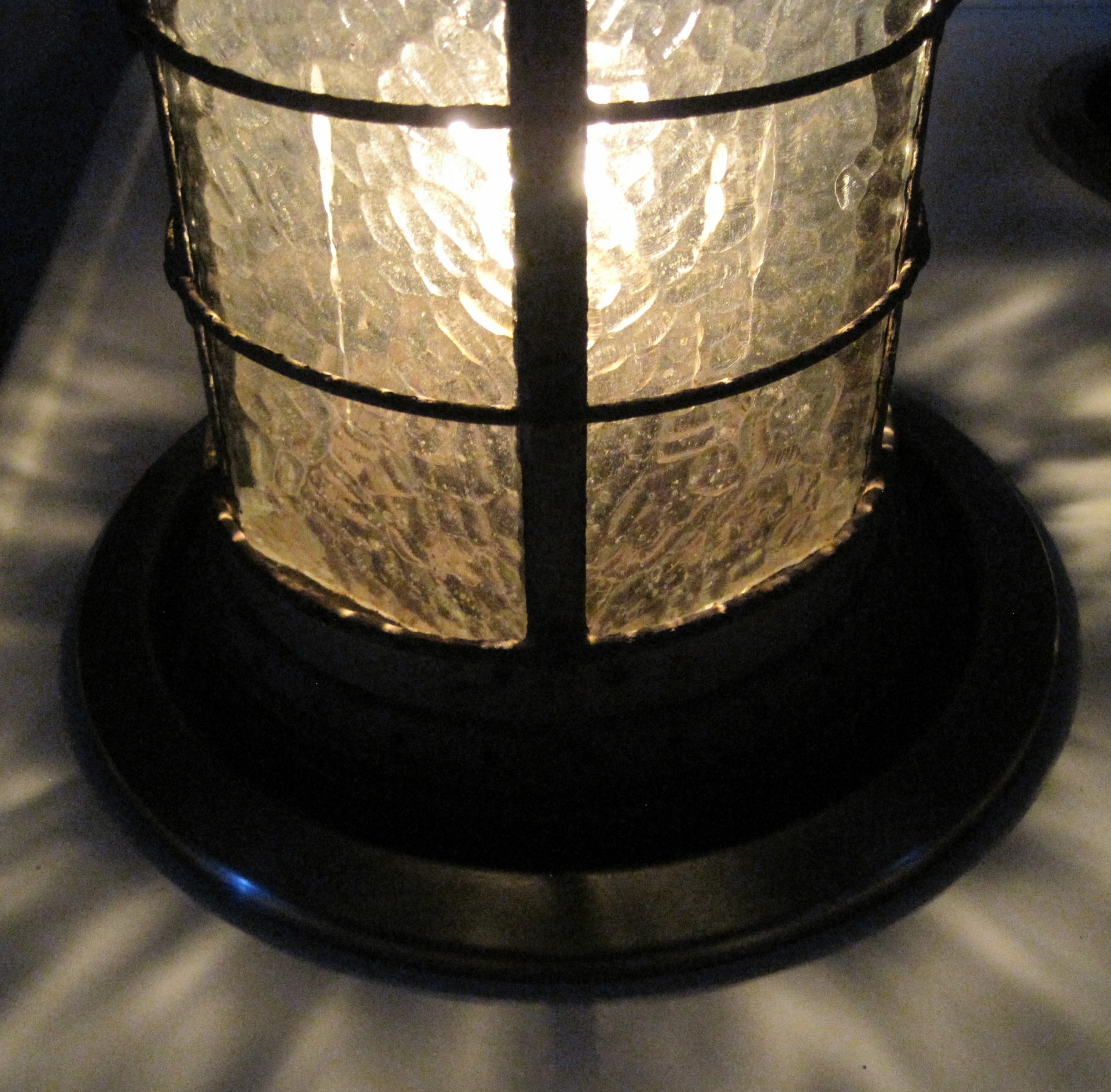 стекло фонаря при свечах