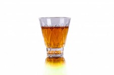Bevanda alcolica in bicchiere piccolo