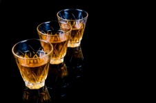 Alcoholische drank in kleine glazen