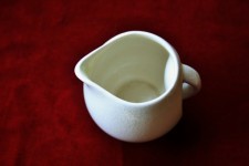 Porcelana blanca jarra de leche