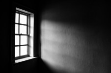 Contrast licht van een venster