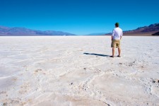 Lone Muž na Salt Flat