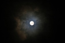 Hold poros felhő