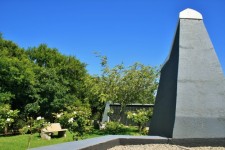 Saaf Memorial, Garden And Wall