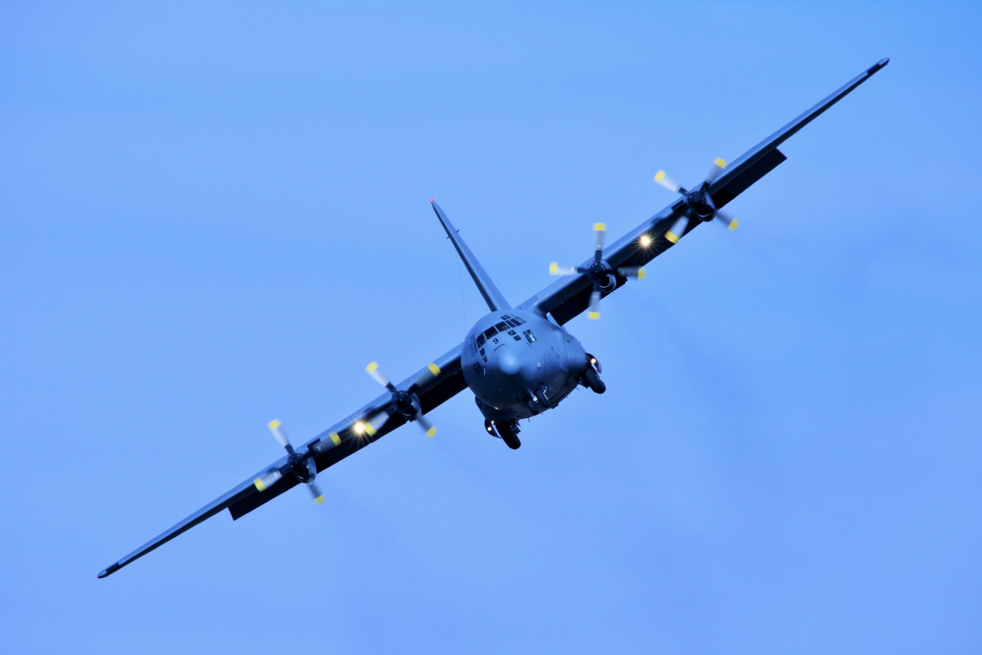 C-130 Aircraft Approaching Free Stock Photo - Public Domain Pictures