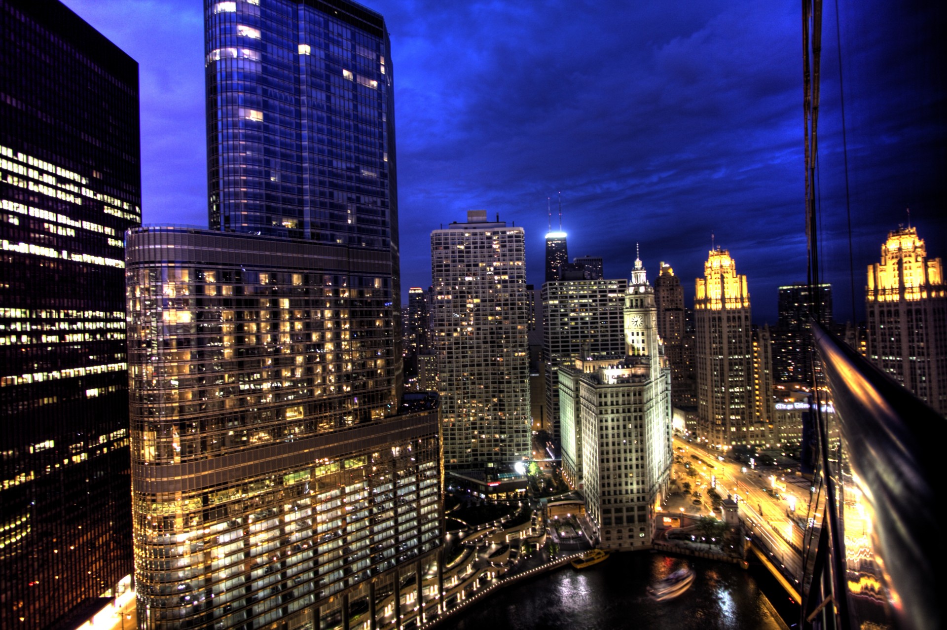Chicago Skyline bei Nacht aus dem Hotel