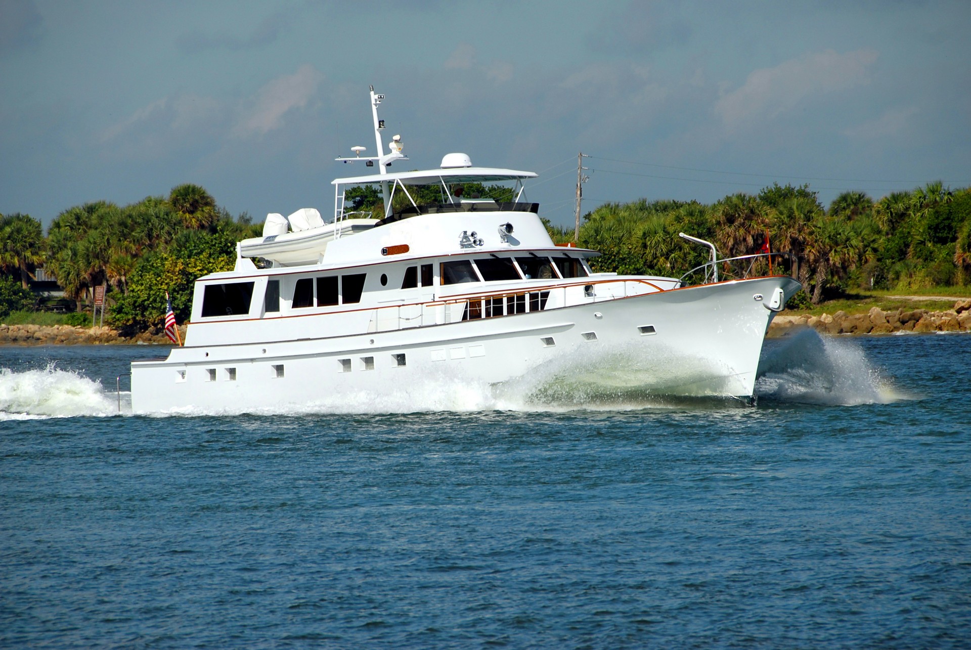 yacht cruising boat rental photos